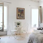 Academia Aparthotel 3*
