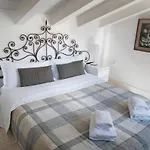 Academia Aparthotel 3*