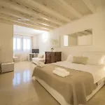 Academia Aparthotel 3*