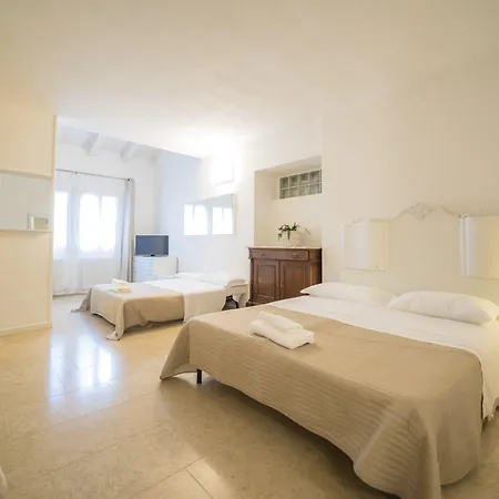 Academia Apartmanhotel 3*