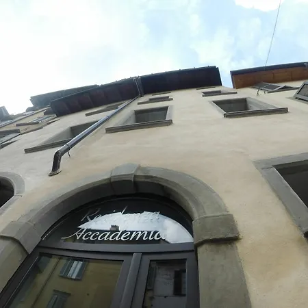 Academia Apartahotel